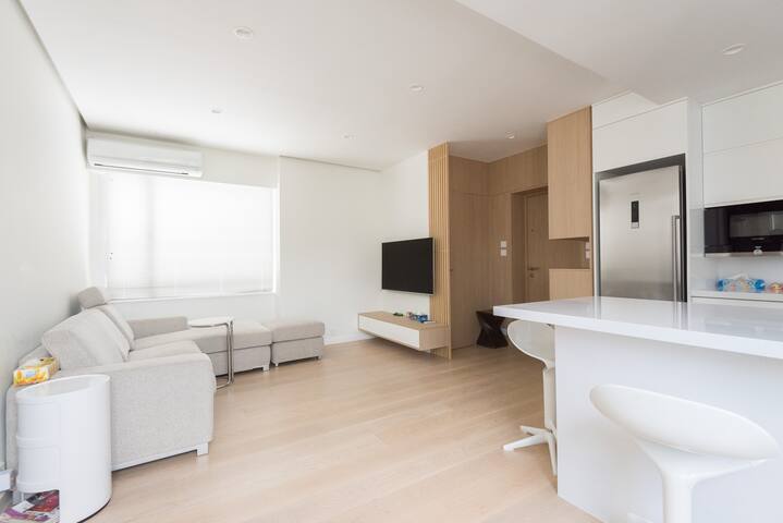 HAPPY VALLEY 2BDRM, BRANDNEW DECOR, RACE VIEW gallery image 4