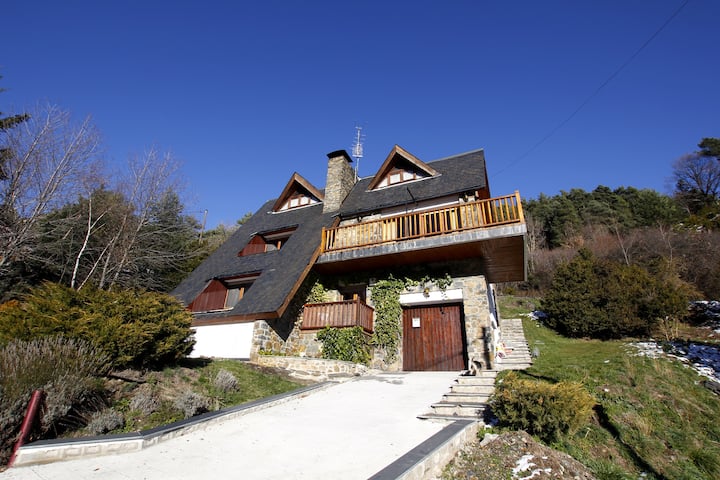 La Massana WIFI chalet apartment. Sun and view.