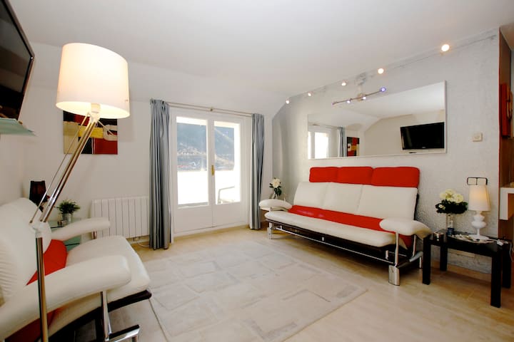 Ático muy soleado en Encamp , WIFI