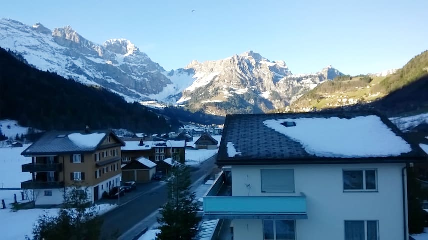 Sonnige Wohnung auf der 3. Etage mit Bergsicht