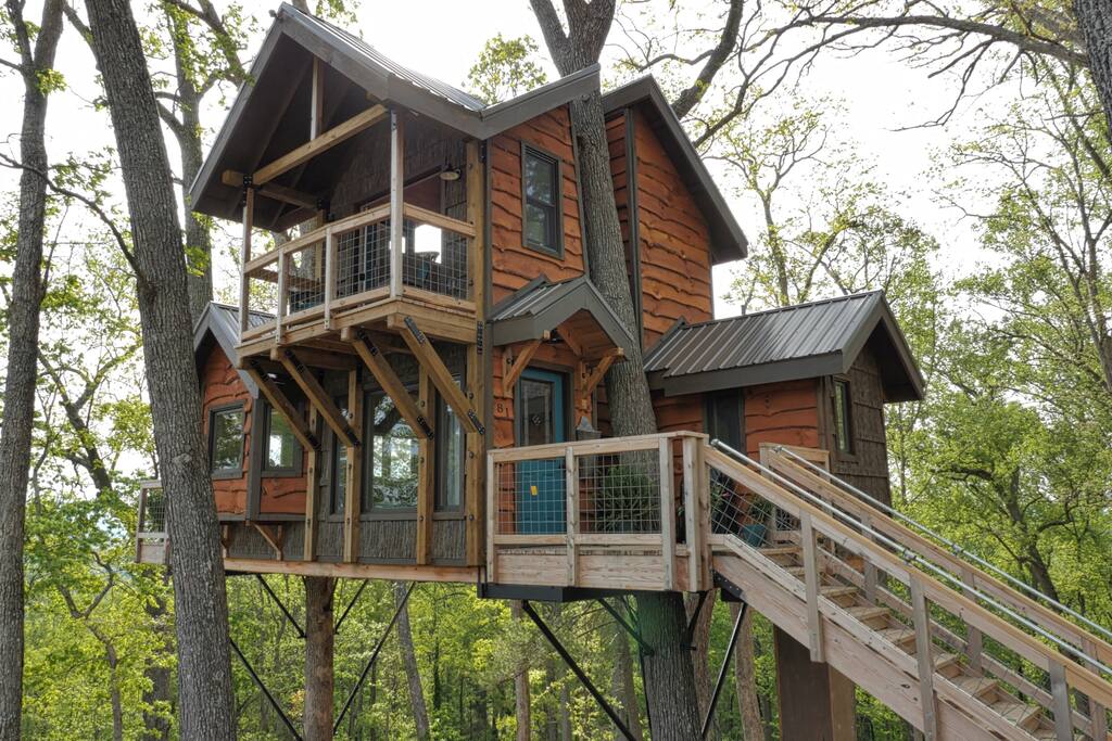 Mountaintop Treehouse w/ Sunset Views! Treehouses for Rent in Asheville, North Carolina Mountaintop Treehouse w/ Sunset Views! Treehouses for Rent in Asheville, North Carolina
