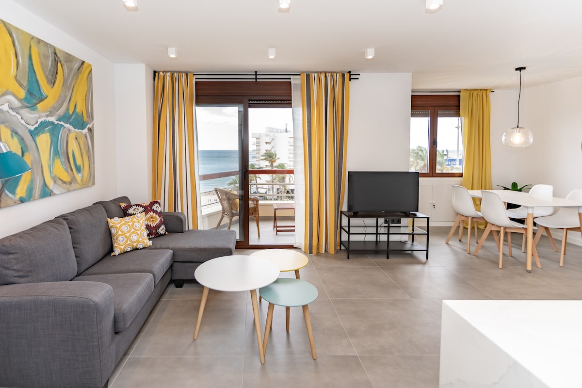 Top Airbnb: VIEWS OF PLAYA DEL POSTIGUET, PORT AND ESPLANADE en Alacant / Alicante