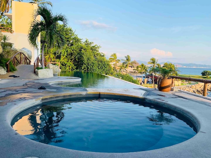 Beautiful villa in Manzanillo overlooking the ocean