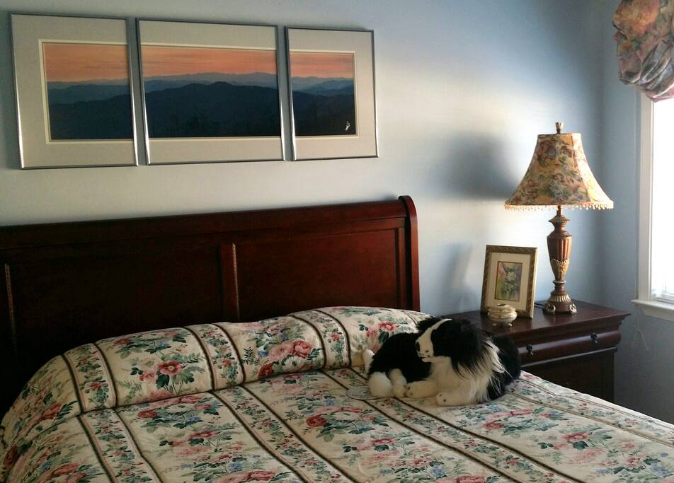 Sleigh Bed with Stuffed Guard Dog