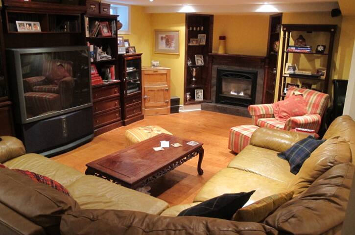 Beautiful Deluxe Toronto Home gallery image 4