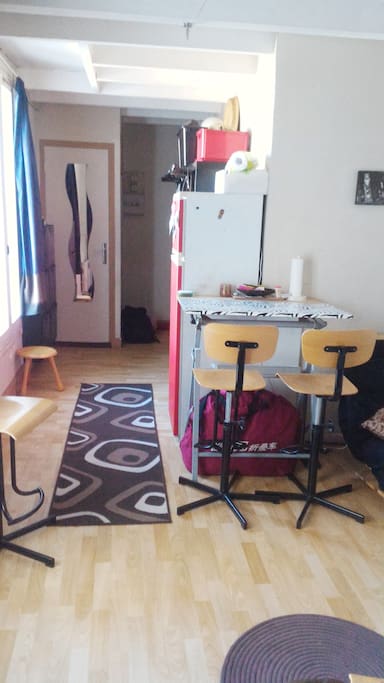 Table à manger/ Couloir