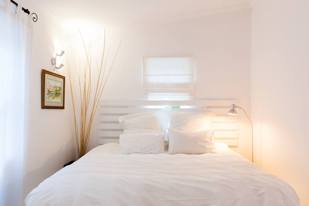 Room 2 : all beds are extremely comfortable king sized extra long - snooze !