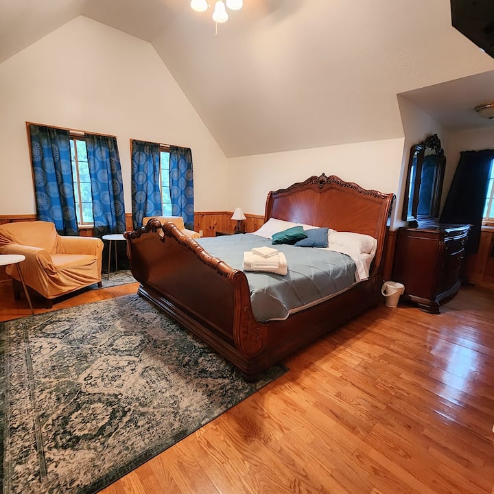 Bedroom #2 - Upper Level, TV 