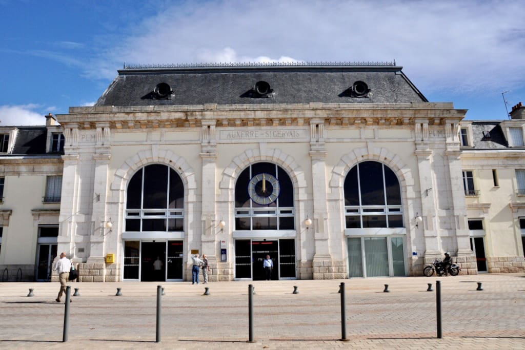 Gare SNCF St-Gervais AUXERRE
(10 min à pieds)