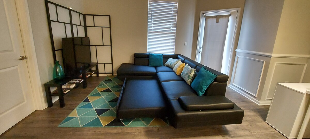 โซฟาสามารถปรับเปลี่ยนเป็นที่พักเท้าได้