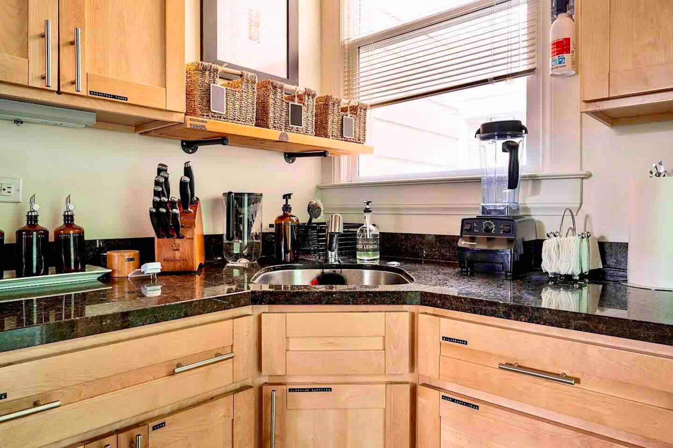 Home in San Francisco · ★4.92 · 4 bedrooms · 4 beds · 1 bath - Image 16