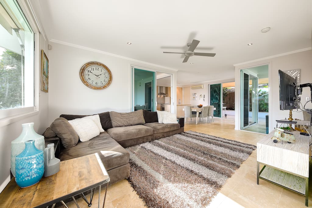 Air conditioned Lounge with Comfy Couch!!!