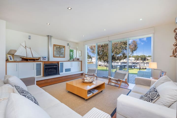 The Quarterdeck gallery image 2