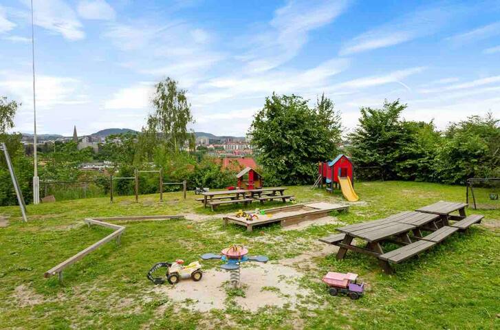 Moderne og romslig leilighet med utsikt over byen gallery image 4