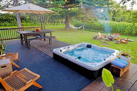 Countryside Villa on 13 Acres with Outdoor Hot Tub