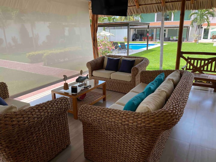 Espectacular Villa En Zona Diamante De 5 Recámaras - Acapulco