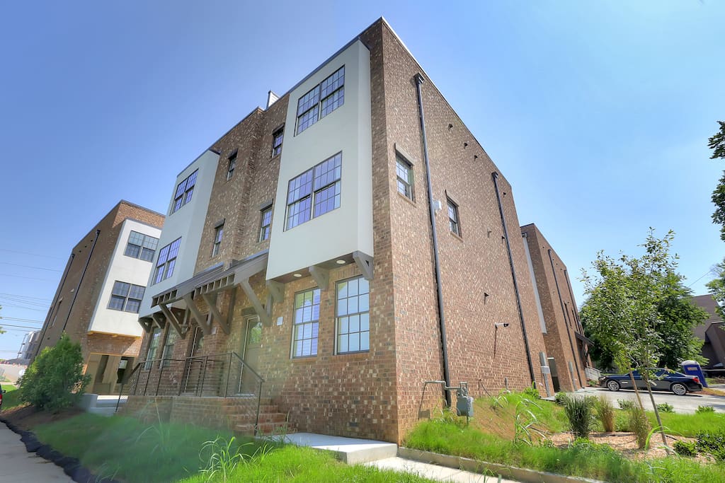 Our rental is located on the border of 12South and The Gulch, two of Nashville's best neighborhoods.