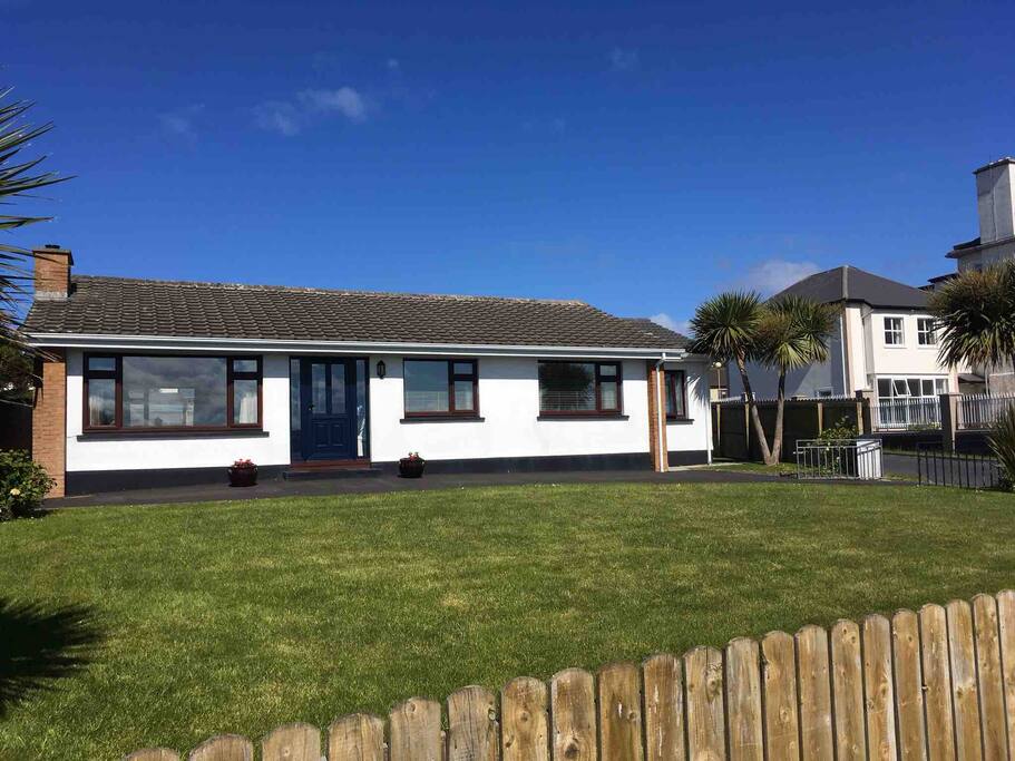 Mullaghmore seaside house sleeps 6 Bungalows for Rent in Mullaghmore