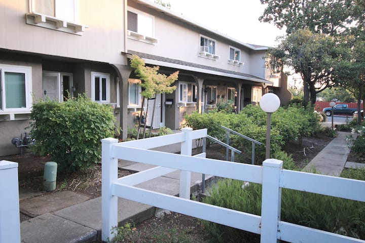 Nicely Remodeled 2bd/1.5ba Near Milpitas Foothills - San Jose, CA