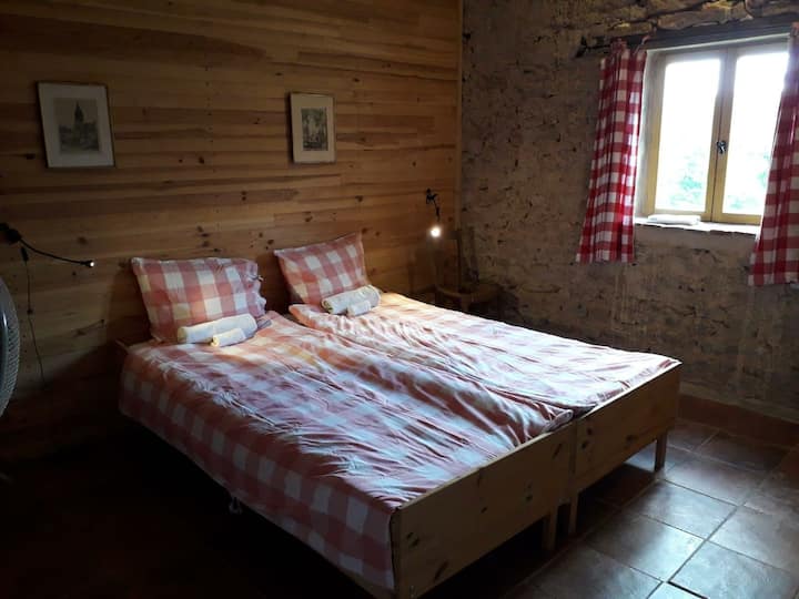 Schlafzimmer 4