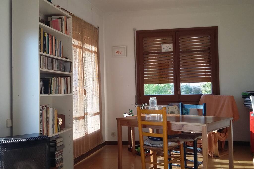 Amplio Comedor con wifi i vistas.