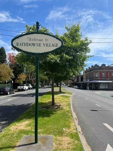 Clean and Spacious home in a dream location! gallery image 2