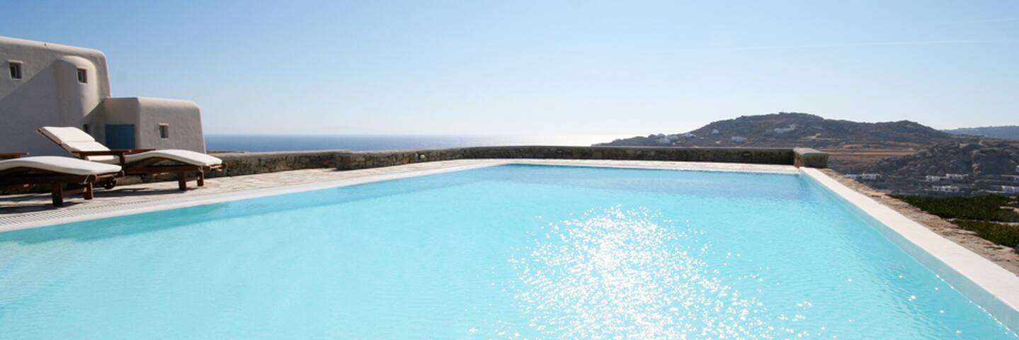 Four bedroom villa in SuperParadise gallery image 2