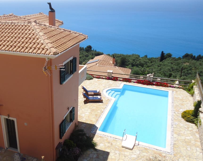 Villa with private pooln and wonderful seaviews
