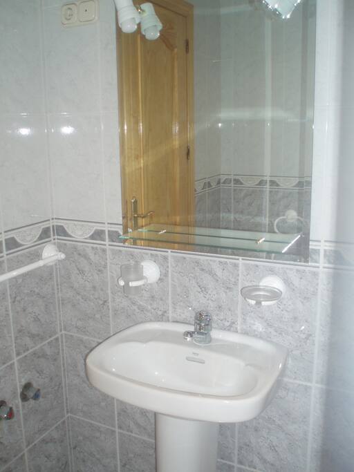 Cuarto de baño (con bañera)