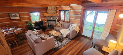 Canadian Classic Waterfront Cottage