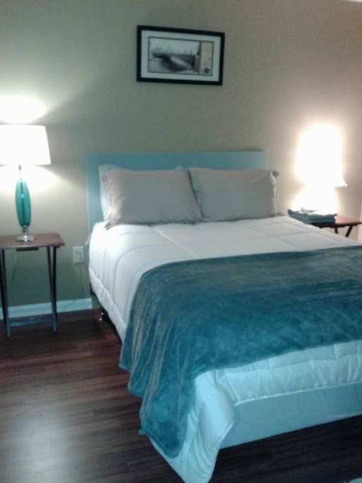 Queen-size Bedroom