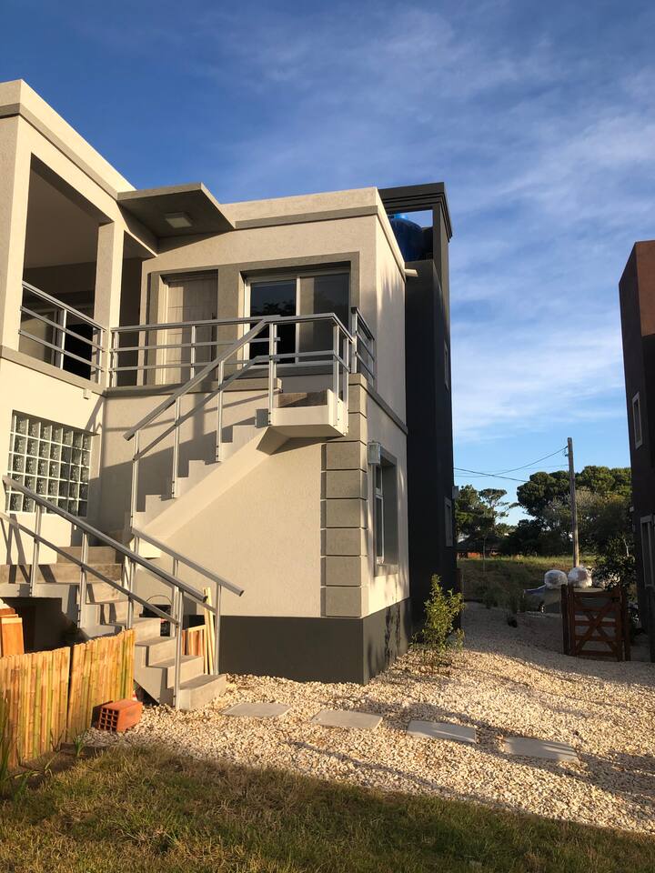 Casa N°4 Pinamar Nueva en PA P/6 pax 350 mts beach