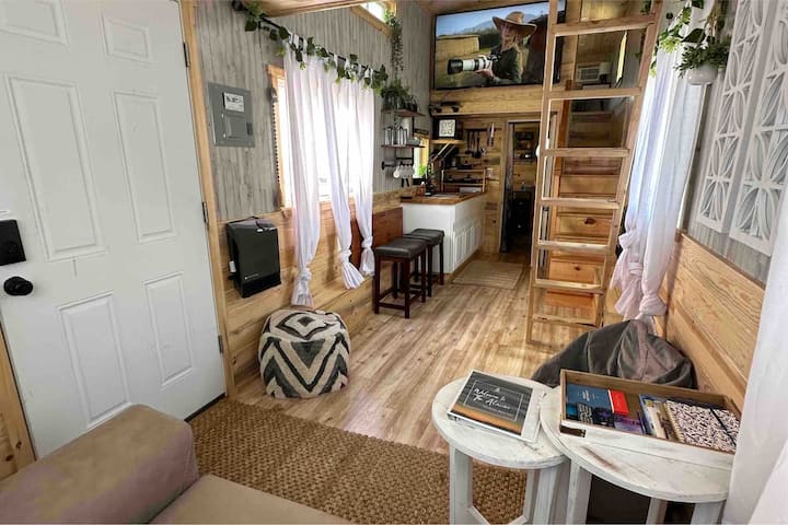 The Alazan Tinyhomes - Marfa, TX