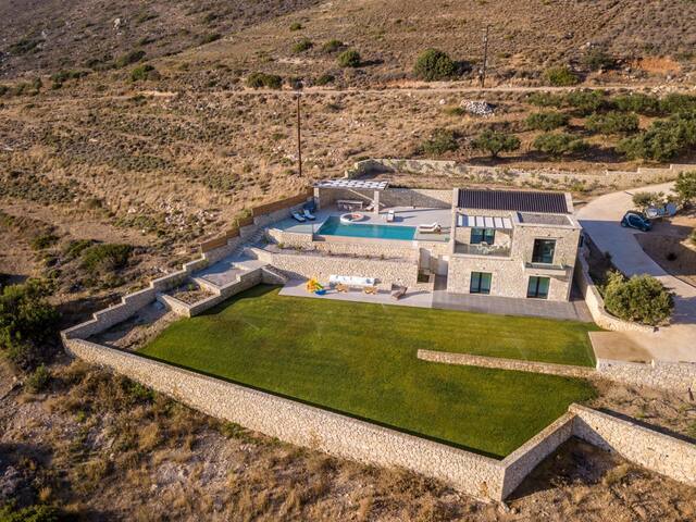 Jacuzzi indoor&outdoor★Heated pool★Sauna★Falasarna gallery image 4