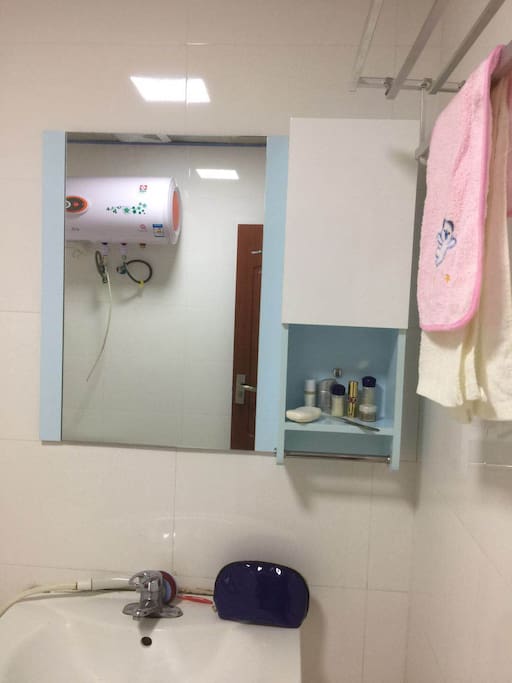 卫生间有热水器