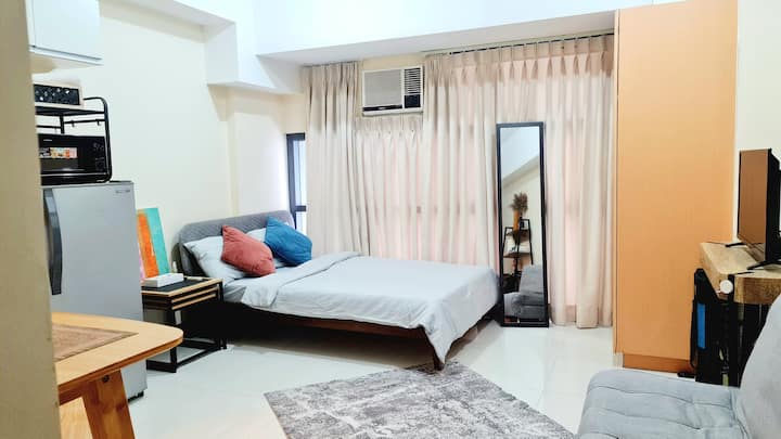 Mckinley Hill studio VT3-6P near BGC NAIA Makati