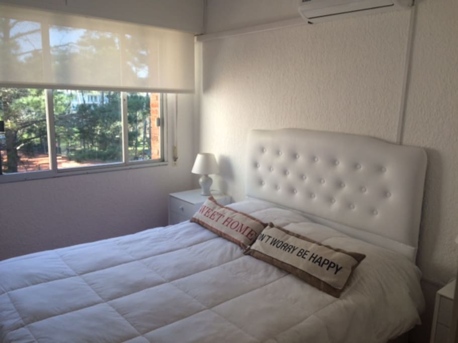 DORMITORIO CAMA MATRIMONIAL, VISTA AL PARQUE, TV CABLE Y A/A