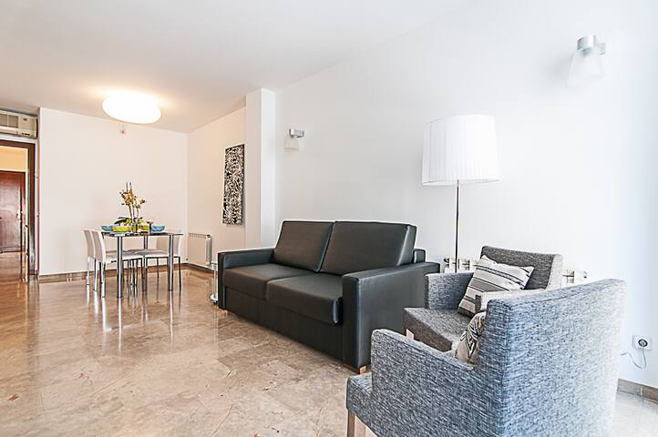 Sleeps 20 off Paseo de Gracia gallery image 5