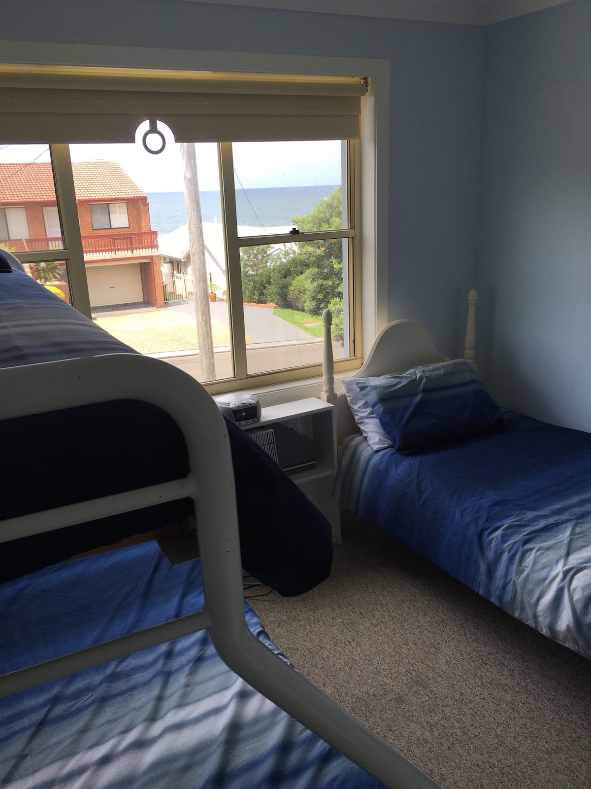 3ª camera da letto al piano superiore - queen-size e 2 letti singoli