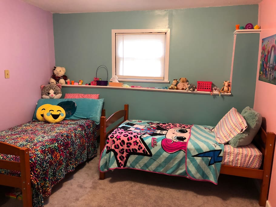 It shows kids room, 2 twin size beds with toys! But when you stay we will have toys out of the room and fresh bedding/sheets/towels for you ;)