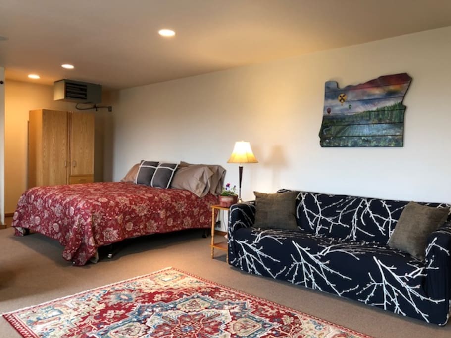 Guesthouse Upstairs Studio with Separate Living Room