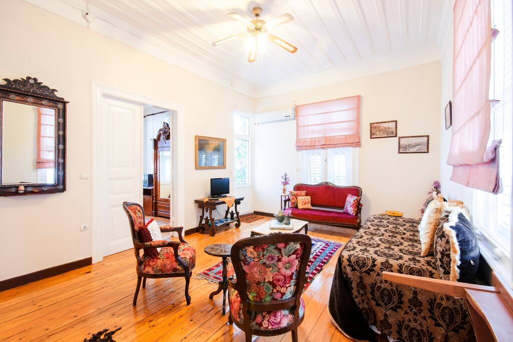 View of living room.. Old and comfortable