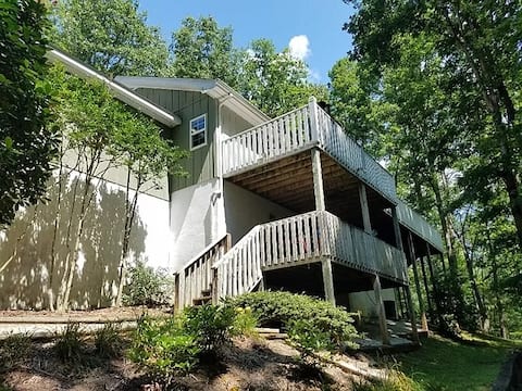 Fox Den Retreat - A Quiet Group Escape!