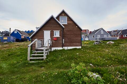 Lille hus med udsigt i Nuuks hyggeligste kvarter