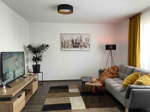 Stylish apartment | King bed | WiFi | Garage | Netflix