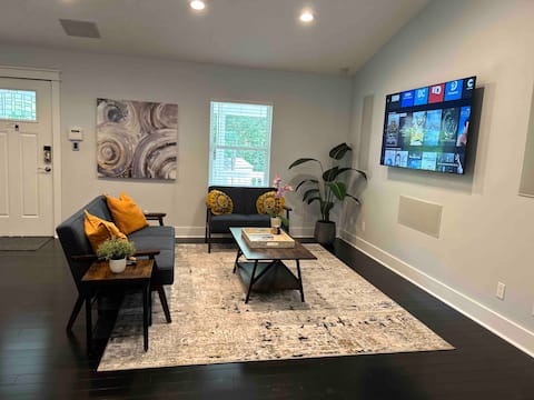 Private Bright Room near PNC Arena + Brier Creek