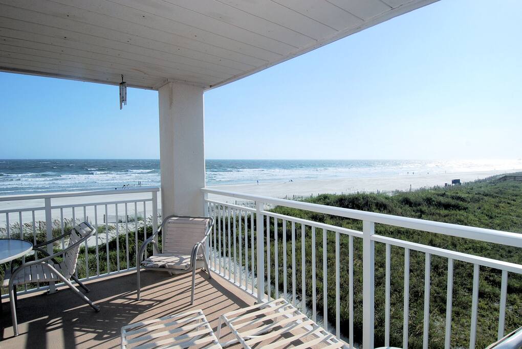 Balcony offers spectacular Sunsets over the ocean!