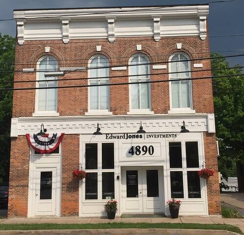Historic APT walking distance to Salmon River