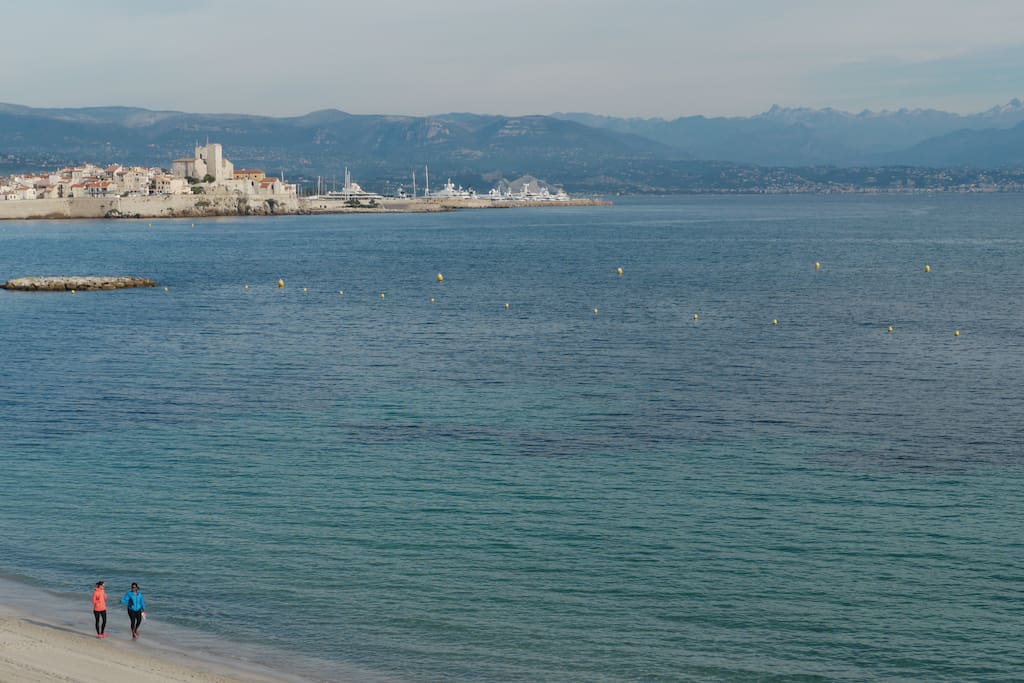 ... ou alors juste une balade le long de la plage de sables fin, les pieds dans l'eau...
