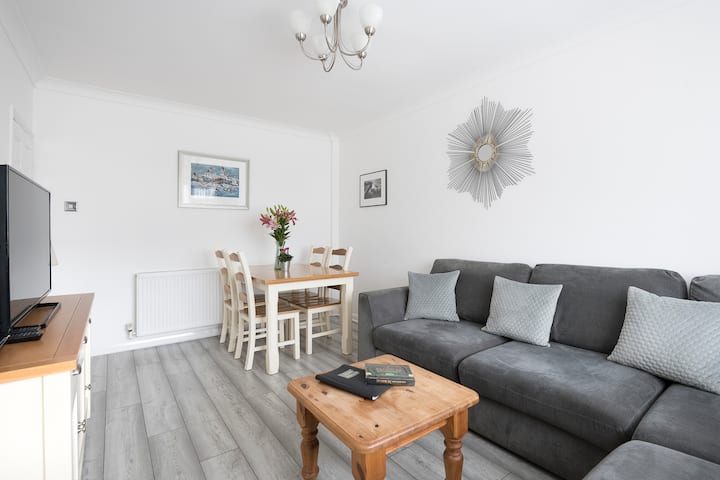 Driftwood, 5mins To Beach (Free Wifi) Sleeps 4 - Clacton-on-Sea
